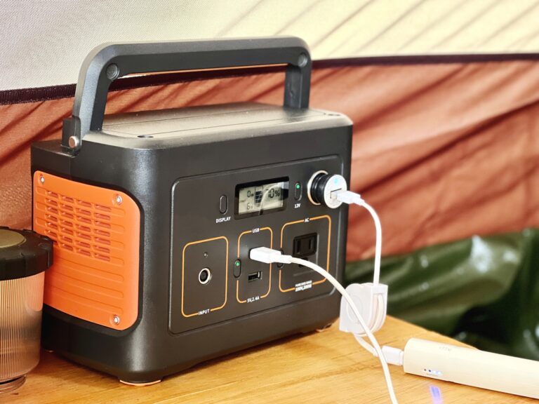 暮らしに、アウトドアに、非常時にも使える頼れるポータブル電源。高出力で安心の電力供給。これ一台で日常も防災も安心対...